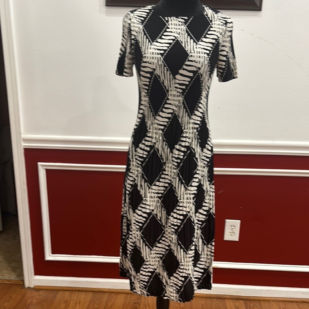 Black and White Geometric Pattern Dress